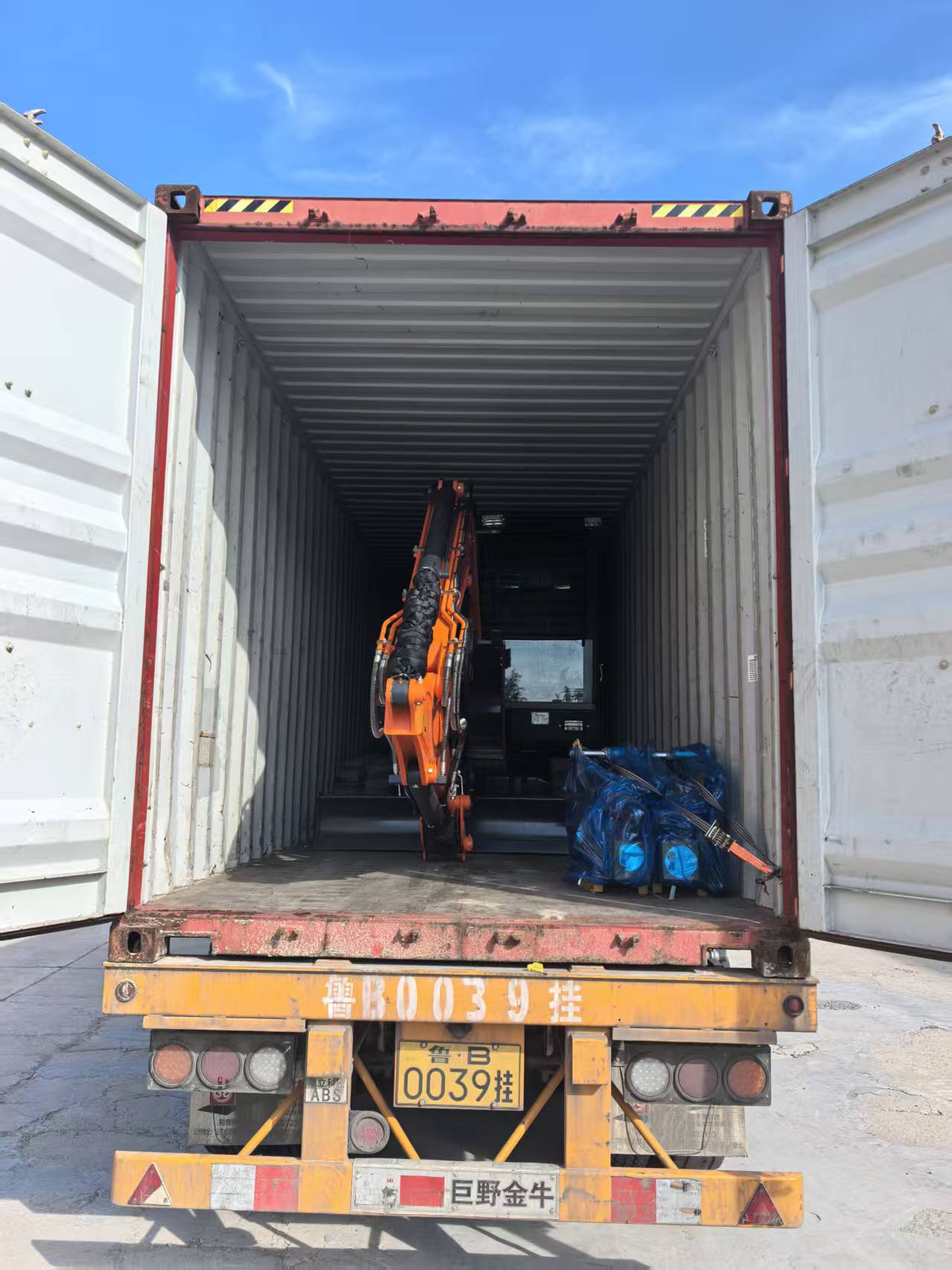 İki adet 6.5T Ekskavatör Sevk Edildi